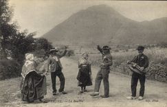 CPA Folklore Auvergne la bourree 