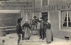 CPA Folklore La Bourree D'Auvergne 