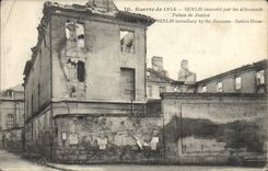 CPA Guerre de 1914 Senlis incendie par les Allemands Palais de Justice 