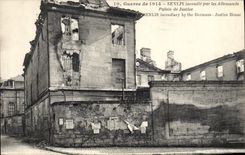 CPA Guerre de 1914 Senlis incendie par les Allemands Palais de Justice 