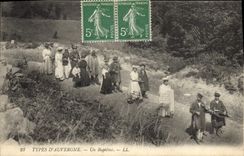 CPA Folklore Types d'Auvergne un Bapteme 