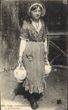 CPA Folklore En Auvergne jeune Auvergnate se rendant a la fontaine 