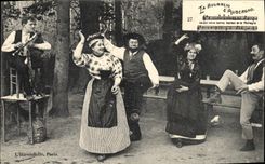 CPA Folklore La Bourreio d'Aubergno 