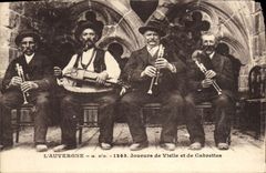 CPA Folklore L'Auvergne joueurs de ville et de cabrettes 