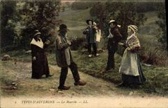 CPA Folklore Types d'Auvergne la Bourree 