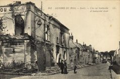 CPA Militaria Guerre de 1914 Senlis L'une rue bombardee 