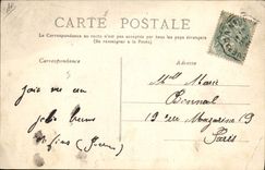 CPA Folklore L'Auvergne Moutons Une bergere et son tropeau 