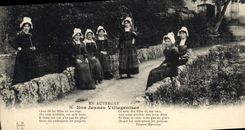 CPA Folklore En Auvergne Nos jeunes villageoises 