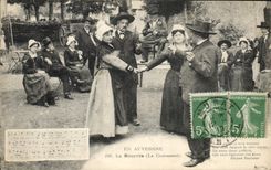 CPA Folklore En Auvergne La Bourree Le Croisement 