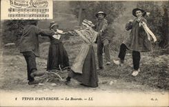 CPA Folklore Types d'auvergne La Bourree 