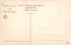 CPA Egypte Egypt Le Caire. Ascension de la grande pyramide par un touriste