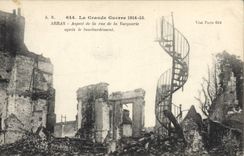 CPA Militaria La Grande Guerre 1914-15. ARRAS - Aspect de la rue de la Vacquerie après le bombardeme