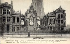 CPA Militaria GUERRE 1914-1916. ARRAS.- L'Hotel de ville après le bombardement pris de la Place de l