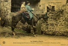 CPA Folklore Le Couple à Cheval.Jeunes montagnards se rendant à califourchon à la foire de la Toussa