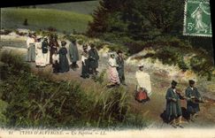 CPA Folklore TYPES D'AUVERGNE.-Un Raptème 