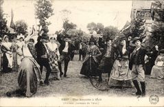 CPA Folklore Une bourrée à huit(Anciens costumes de Velay)