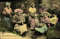 CPA Folklore Les Dentellières Auvergnates