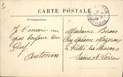 CPA Folklore Le Chapeau à l'ombrage.Coiffure riche et originale dont se paraient autrefois les conqu