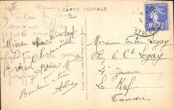 CPA Folklore TYPES D'AUVERGNE. Jeune Couple de Paysans 