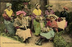 CPA Folklore Les Dentellières d'Auvergne