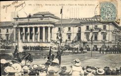 CPA TOURS Reevue du 14 juillet Place du Palais de Justice