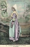 CPA Folklore Costume des Environs de Thiers