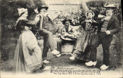 CPA Folklore L'AUVERGNE PITTORESQUE