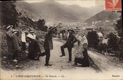 CPA Folklore TYPES D'AUVERGNE. - La Bourrée