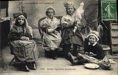 CPA Folklore L'AUVERGNE PITTORESQUE. - 1435 Petites Paysannes Auvergnates 