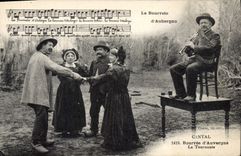 CPA Folklore 1419. Bourrrée d'Auvergne La Tournante