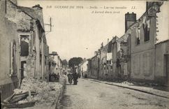 CPA Militaria GUERRE DE 1914 Senlis Une rue incendiÃ©e 