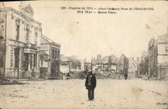 CPA Militaria Guerre de 1914 Albert Somme Place de l'HÃ´tel-de-Ville 