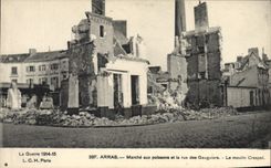 CPA Militaria La Guerre 1914-15 ARRAS MarchÃ© aux poissons et la rue des Gauguiers Le moulin Crespel