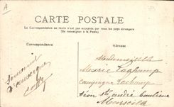 CPA Folklore La Belle Auvergnate Costume de fête