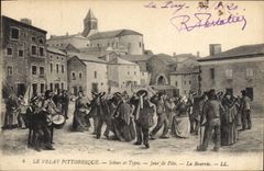 CPA Folklore LE VELAY PYTORESQUE Scène et type Jour de fête La bourrée