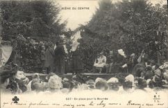 CPA Folklore SCENE DU CENTRE En place pour la Bourrée 