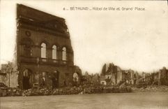 CPA Militaria Bethune Hotel de Ville et Grand Place 