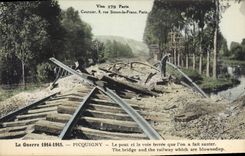 CPA Militaria La Guerre 1914 1915 Picquigny Le pont et la voie ferree que l'on a fait sauter 
