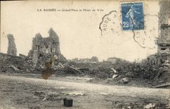 CPA Militaria La Bassee Grand Place et Hotel de Ville 