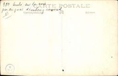 CARTE PHOTO Militaria Tombe sur la voie pres du quai d'embarquement