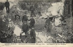 CPA Militaria Bombardement de Bergues Mai Jun 1915 Les Magasins de Vins Delegher 