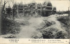 CPA Militaria La Guerre 1914 15 LCH Paris Vermelles Ce qui du Chateau 