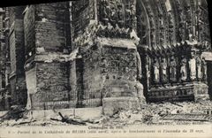 CPA Militaria Campagne de 1914 Portrait de la Cathedrale de Reims cote nord apres le bombardement ed