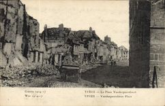 CPA Militaria Guerre 1914 17 Ypres La Place Vandenpeereboon 