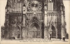 CPA Strasbourg La Cathedrale Les trois Portails de la façade principale 