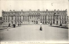 CPA Versailles Le Chateau La Façade rue du Parc 