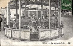 CPA Vichy Source Grande Grille G D 