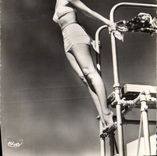 CPA Les Joies de l'Ete Femme Pin Up