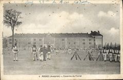 CPA Rodez Aveyron Caserne du Foiral  Militaria