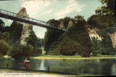 CPA Paris Les Buttes Chaumont Le Pont suspendu et le Belvedere 